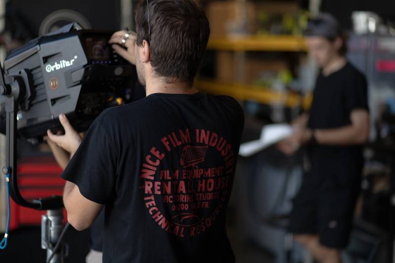 Location matériel de tournage lumière dans les Alpes Maritimes
